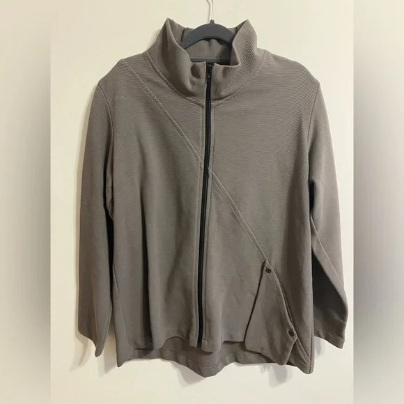 F. H. Clothing Travel Jacket Zip Up‎ Driftwood Womens size medium NWT - Picture 2 of 9